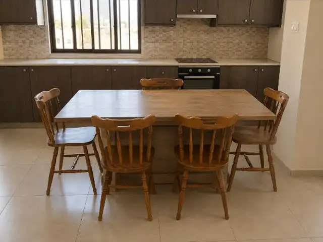 Ξύλινο τραπέζι κουζίνας, Επαρχία Πάφου — Πάφος - Βασιλικό
