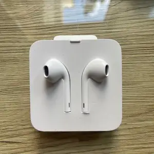 Completely new apple earpods with lighting connector, Επαρχία Πάφου — Universal