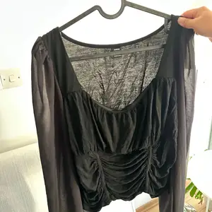 Long sleeved top, Nicosia — Aglantzia
