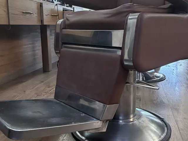 Barber chair, Επαρχία Λευκωσίας — Λακατάμεια - Συνοικισμός Ανθούπολης