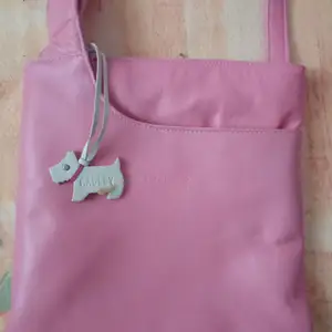 Leather bags, Επαρχία Λευκωσίας — Αγλαντζιά