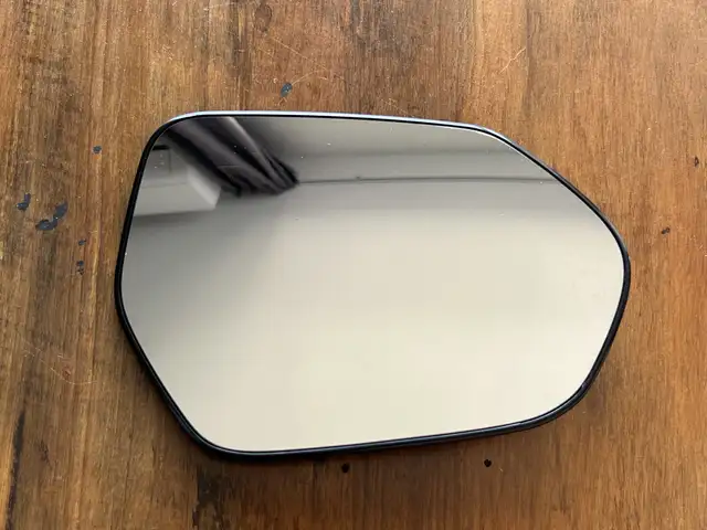Toyota yaris corolla genuine right mirror glass heating from 2020, Limassol — Germasogeia