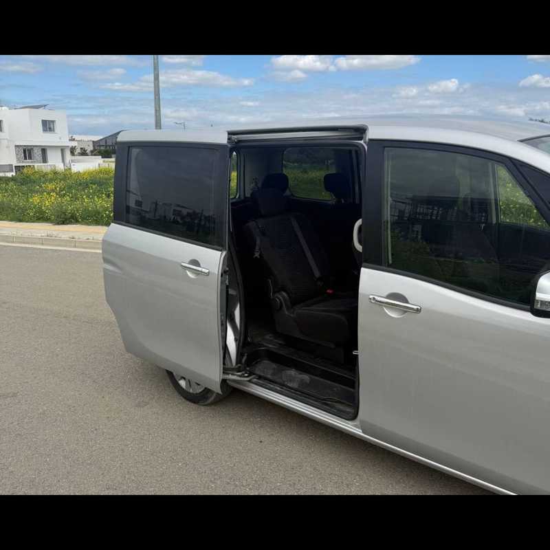 2016 Nissan Serena 2,0L 2016 Cyprus