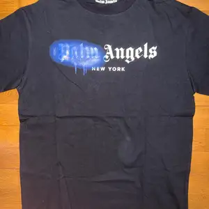 Palm angels new york sprayed logo t-shirt, Nicosia — Nicosia - Ag. Antonios