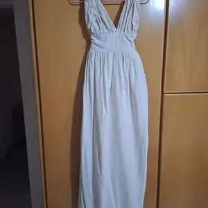 New dress, Larnaca — Drosia