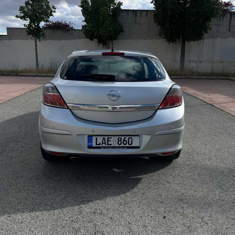 2011 Opel, Vauxhall Astra 1,6L 2011 Cyprus