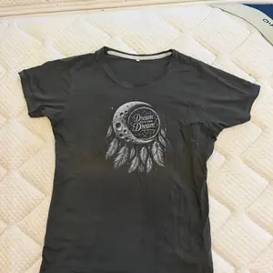 Tshirt, Επαρχία Πάφου — Πέγεια