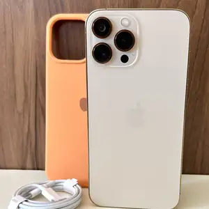 Iphone 13 pro max | 128gb | gold | 100 battery | cable & case | like new, Limassol — Erimi