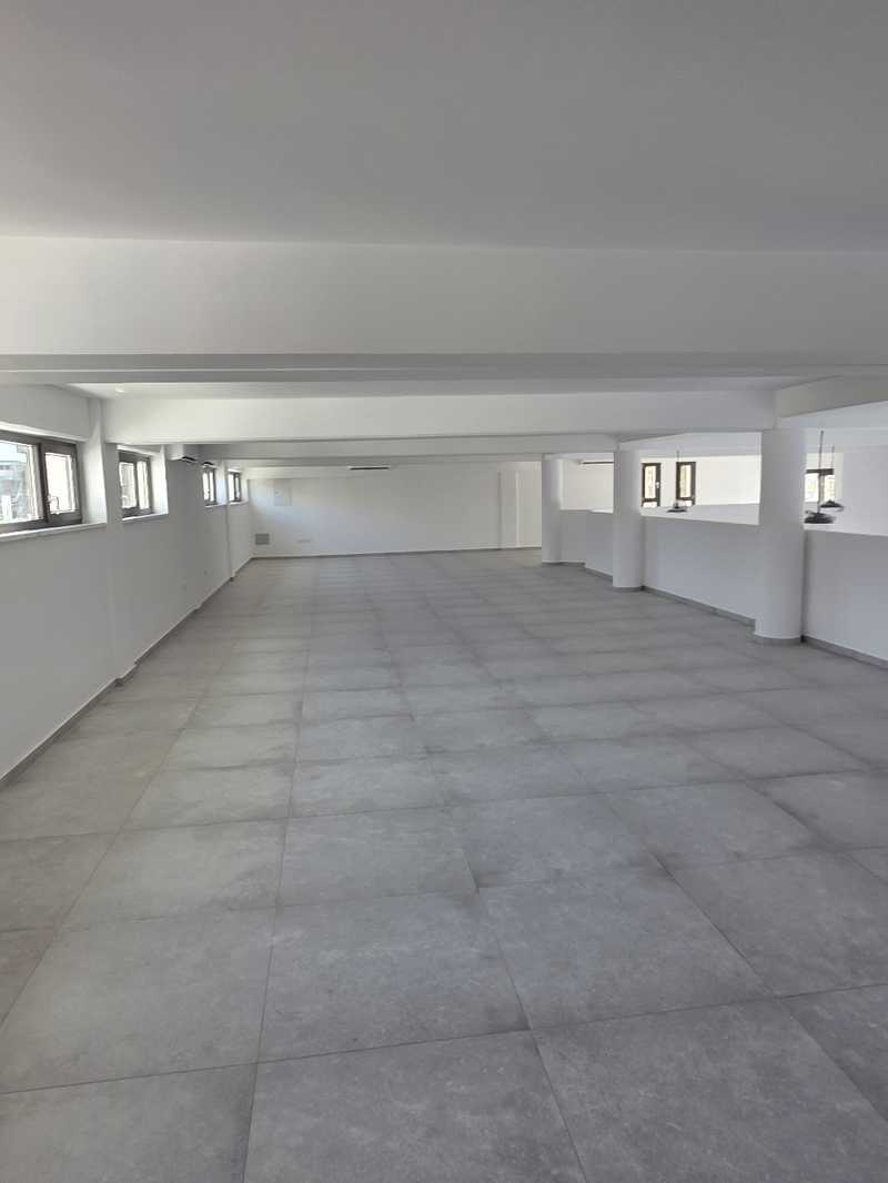 Showroom in excellent location in strovolos