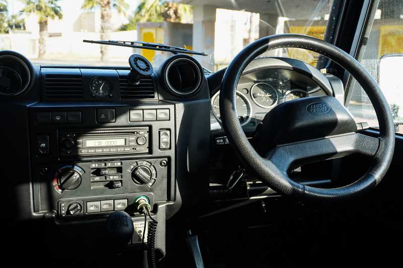 2011 Land Rover Defender 2,2L 2011 Cyprus