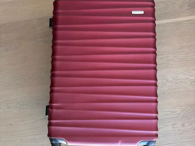 Suitcase, Επαρχία Πάφου — Τσάδα