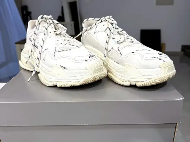 Balenciaga triple s sneakers, Επαρχία Λεμεσού — Κολόσσι- Απόστολος Ανδρέας