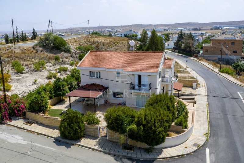 4-bedroom detached house for sale