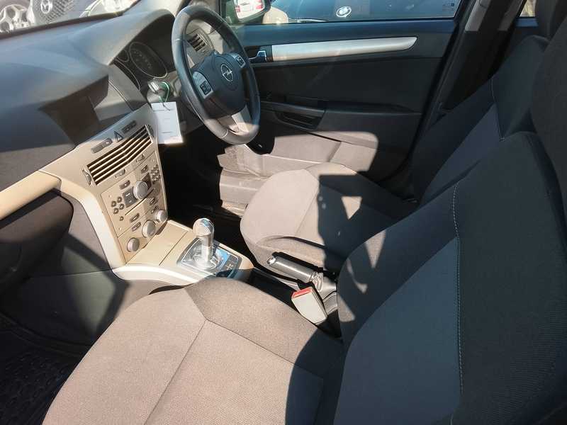 2009 Opel, Vauxhall Astra 1,6L 2009 Cyprus