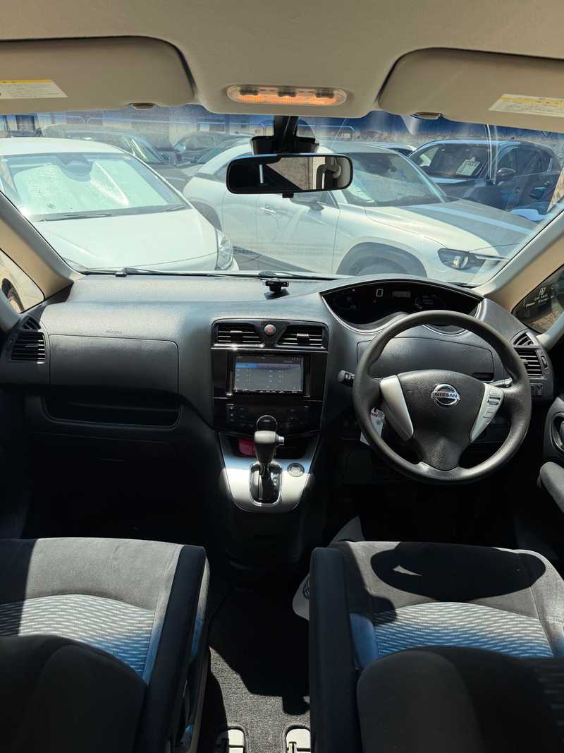2015 Nissan Serena 2,0L 2015 Cyprus
