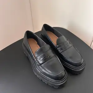 Παπούτσια h&m, Επαρχία Λευκωσίας — Λευκωσία - Αγ Κωνστ και Ελένης