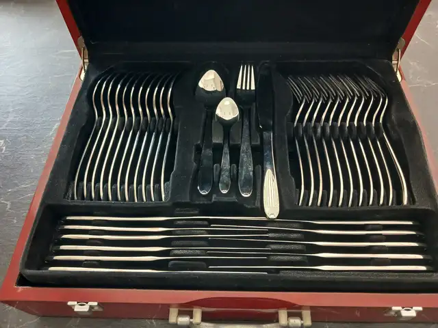 Full 82 piece cutlery set in presentation box, Paphos — Pegeia