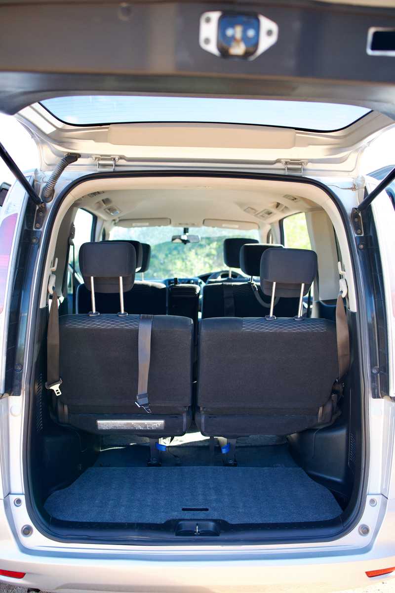 2012 Nissan Serena 2,0L 2012 Cyprus