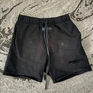 Essentials black shorts, Επαρχία Λευκωσίας — Λατσιά - Άγιος Ελευθέριος