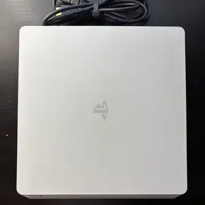 Sony playstation 4 slim, in glacier white, Επαρχία Λεμεσού — Πύργος