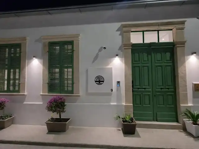 Modern 2024 residence with garden & balcony in historical center, Limassol — Historical Center