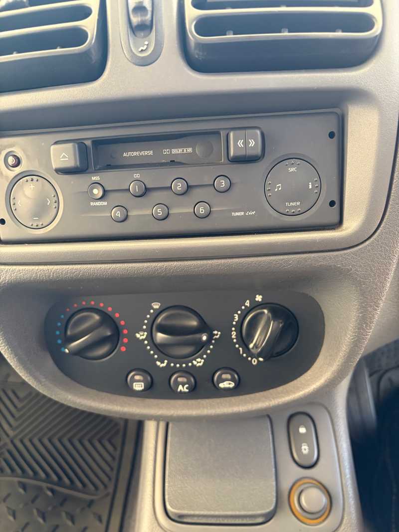 2000 Renault Clio 1,4L 2000 Cyprus