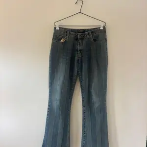 Vintage jeans, Επαρχία Λάρνακας — Αραδίππου - Άγιος Φανούριος