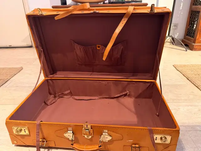Old vintage suitcase, Nicosia — Nicosia - Faneromeni