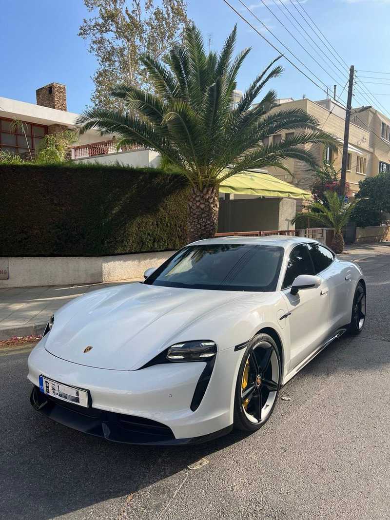 Porsche Taycan Electric 2021