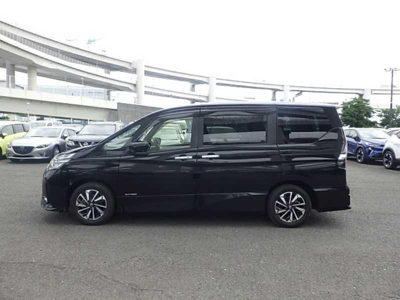 2022 Nissan Serena 2,0L 2022 Cyprus