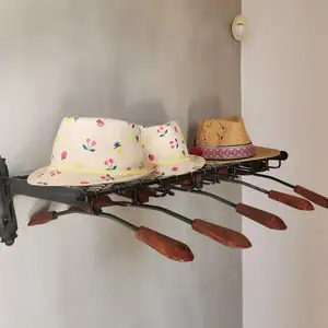 Vintage wooden wall-mounted coat rack - ξύλινη vintage κρεμάστρα τοίχου, Limassol — Ypsonas