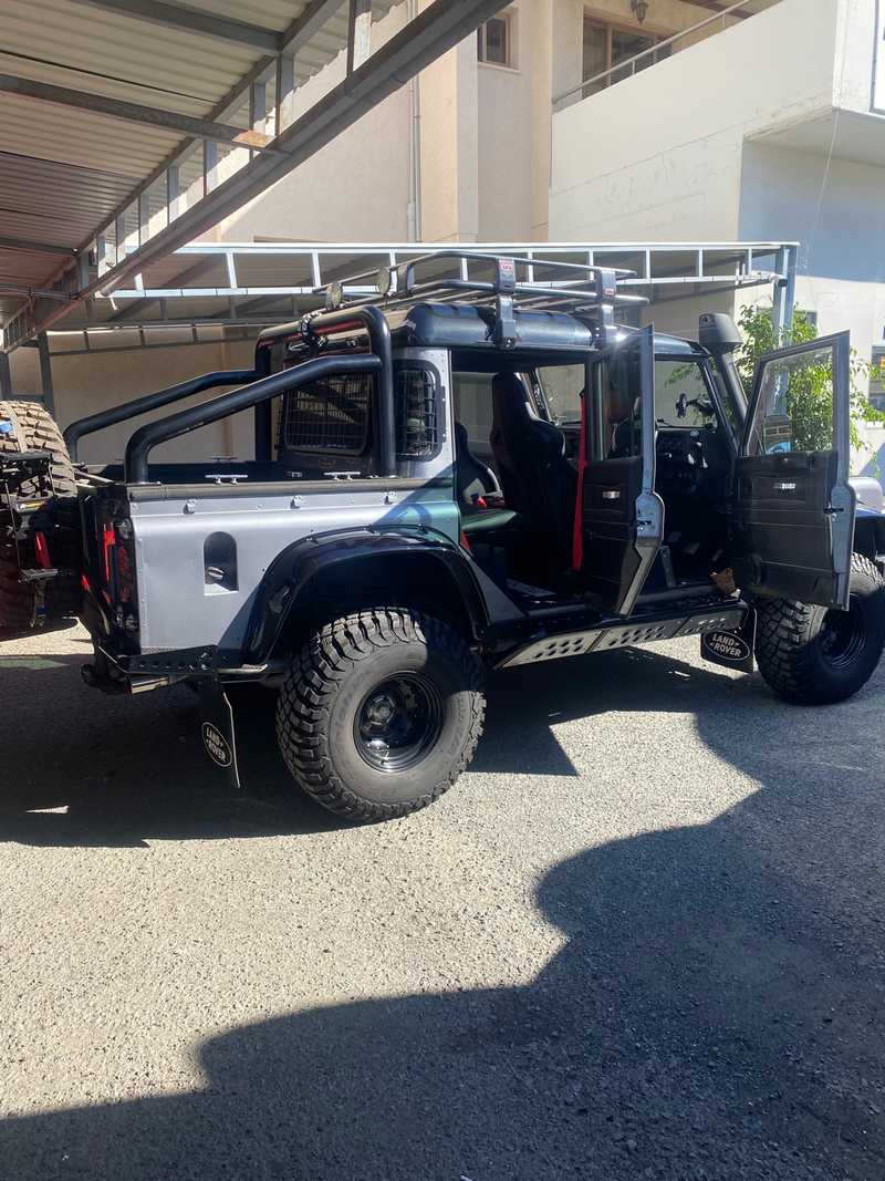 2004 Land Rover Defender 2,5L 2004 Cyprus