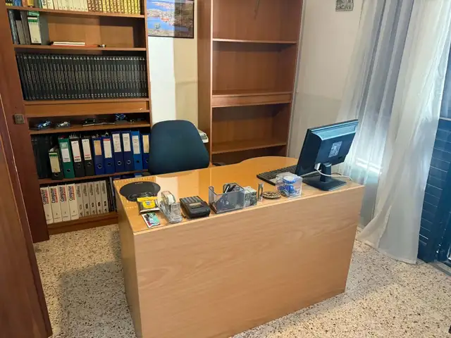 Σετ γραφειου ενα γραφειο και δυο βιβλιοθηκες, Επαρχία Λεμεσού — Λεμεσός - Μέσα Γειτονιά