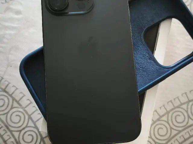 iPhone 15 pro very good condition coming with box and case, Larnaca — Larnaka - Sotiros