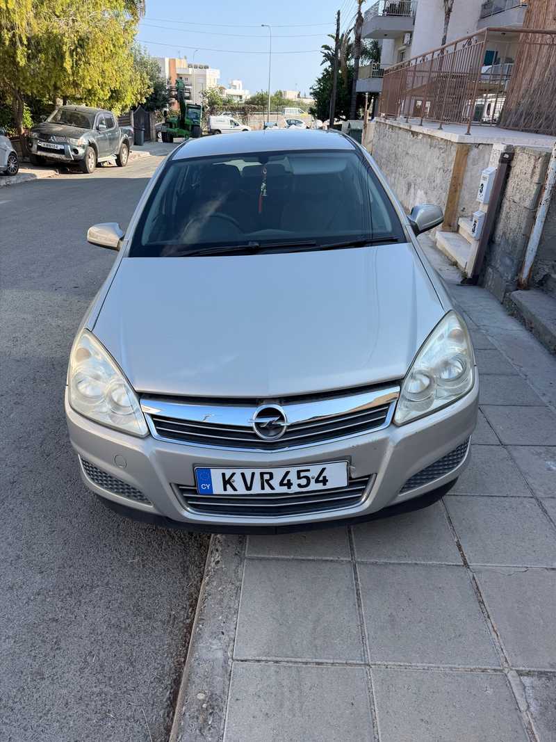 2009 Opel, Vauxhall Astra 1,6L 2009 Cyprus