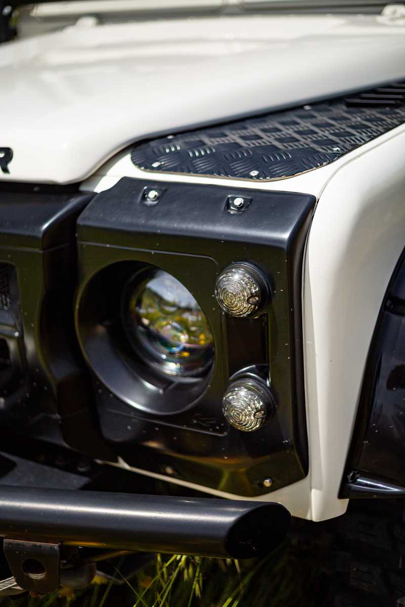 2003 Land Rover Defender 2,5L 2003 Cyprus