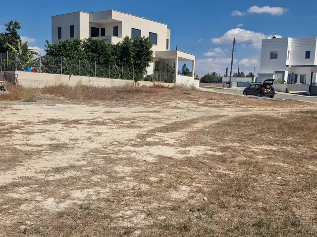 Residential Plot 452 m², Nicosia — Geri