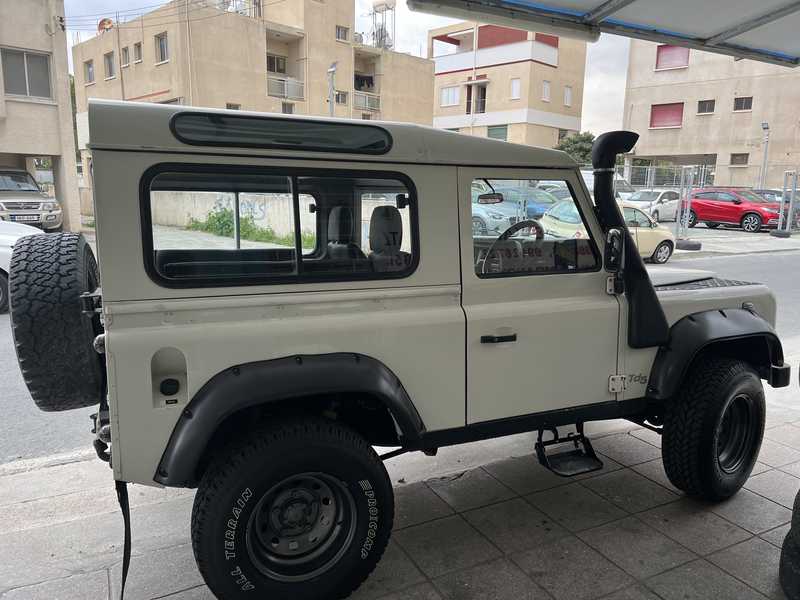 2000 Land Rover Defender 2,5L 2000 Cyprus