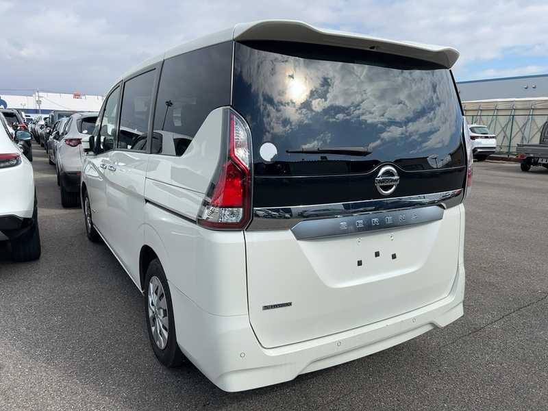 2022 Nissan Serena 2,0L 2022 Cyprus