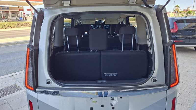 2023 Nissan Serena 2,0L 2023 Cyprus