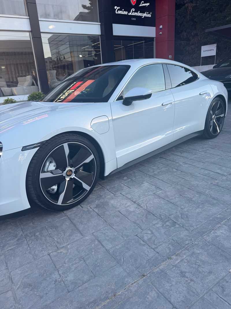 Porsche Taycan Electric 2021