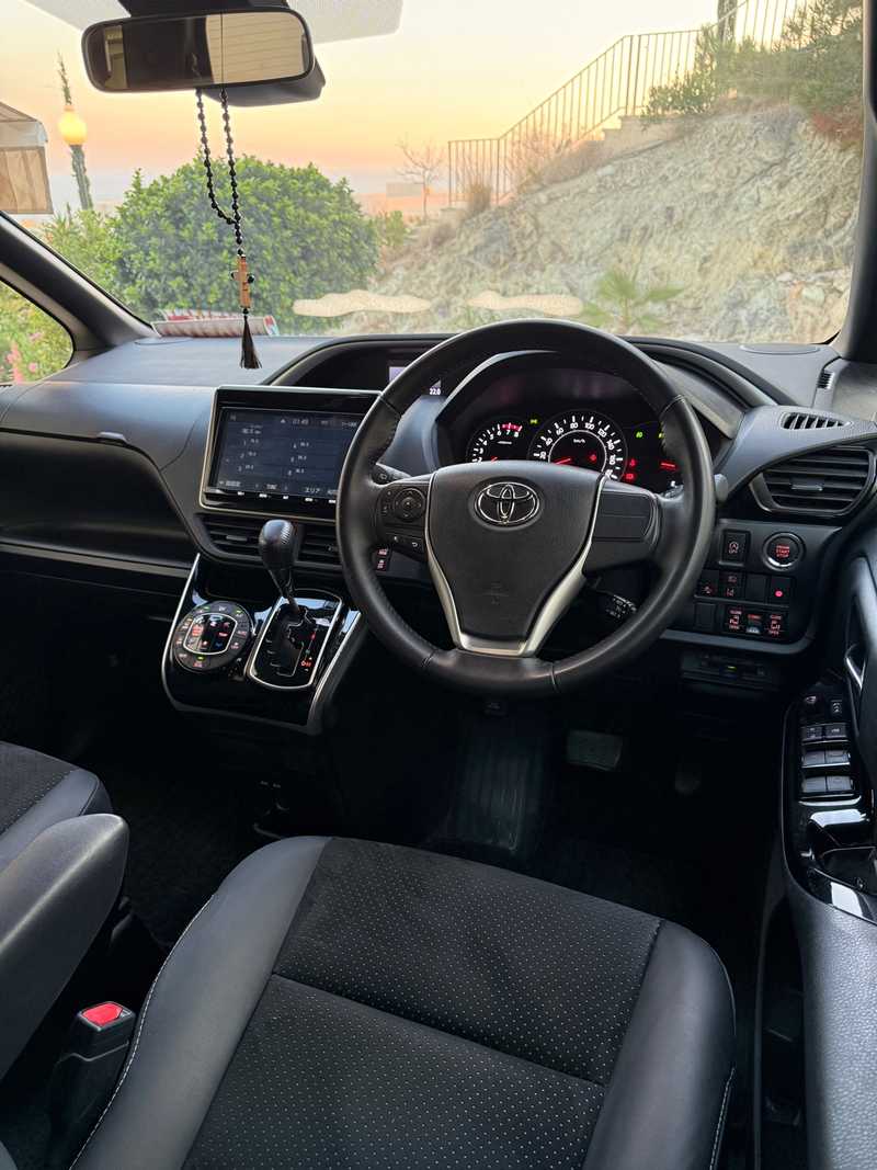 2021 Toyota Voxy 2,0L 2021 Cyprus