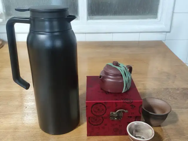 Yixing tea pot 100ml 2 x tea cups and black thermos, Επαρχία Λεμεσού — Λεμεσός - Μέσα Γειτονιά