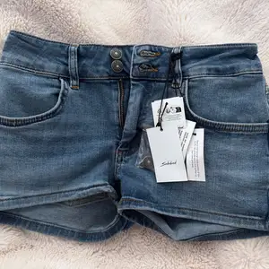 Subdued low waist jeans, Επαρχία Λάρνακας — Αραδίππου - Απόστολος Λουκάς
