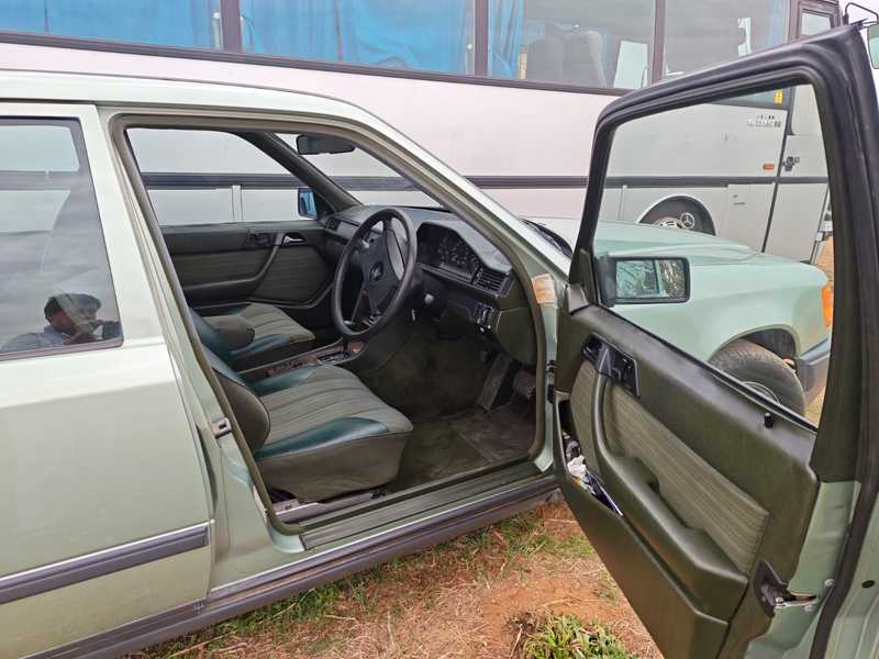 1987 Mercedes-Benz E-Class 2,0L 1987 Cyprus