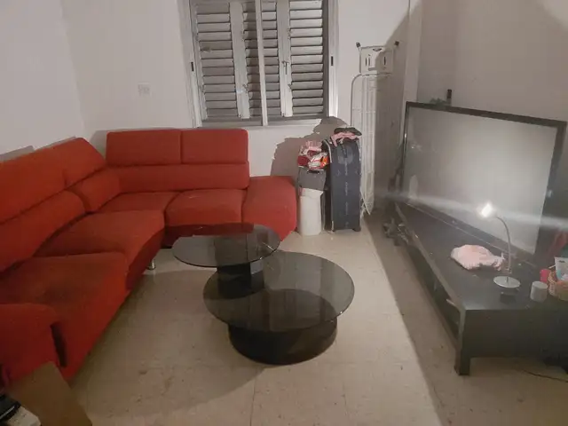 Σαλόνι με καναπέ τηλεόραση και τραπεζακι, Limassol — Episkopi Lemesou