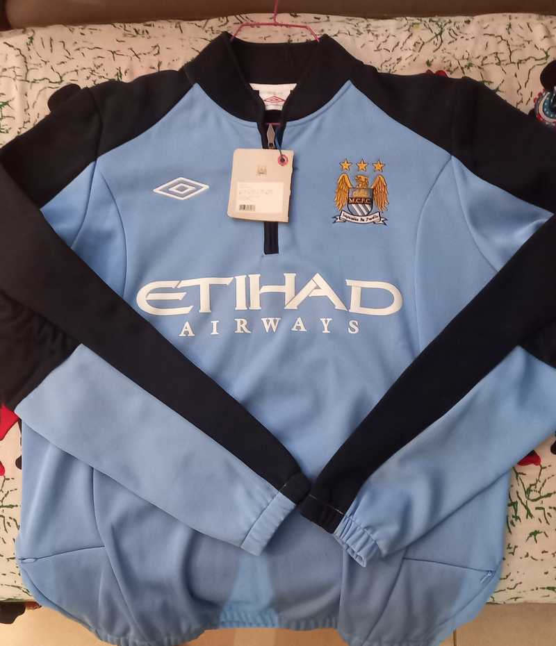 Manchester city umbro training top €120 №6198297 in Limassol - T