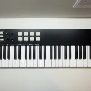 Alesis v61 usb midi keyboard controller, Nicosia — Nicosia - Faneromeni