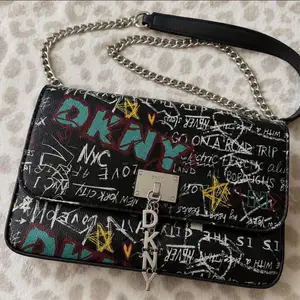 Dkny bag, Επαρχία Λεμεσού — Λεμεσός - Νεάπολη