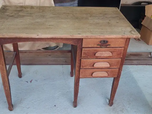 Small desk old 1940s or earlier, Επαρχία Πάφου — Αμαργέτη